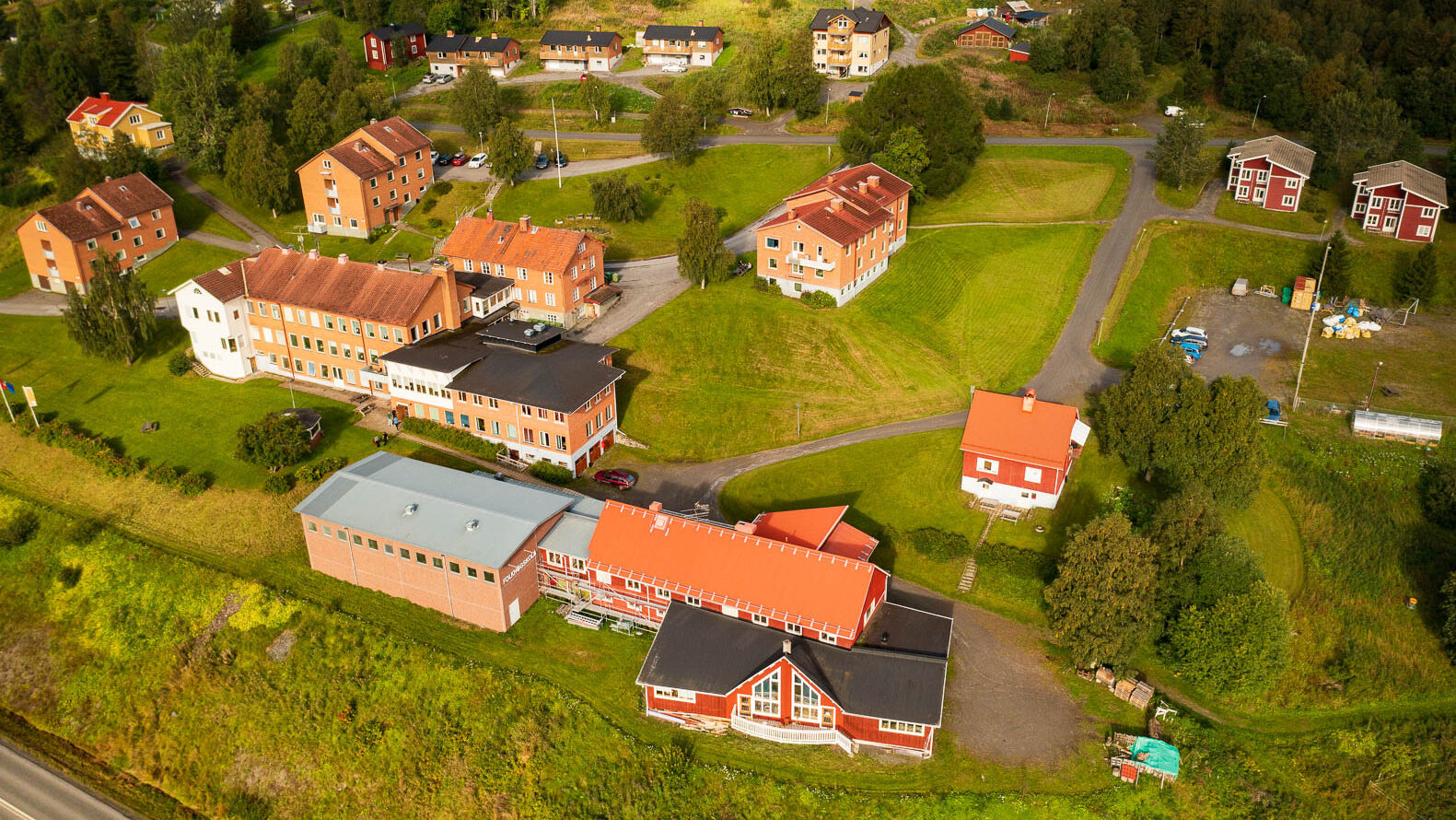 Drönarbild på skolområdet